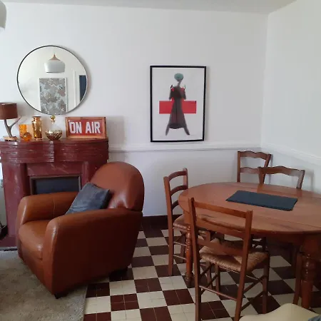 Beau Maison 3 Bedroom House With Private Garden Vakantiehuis