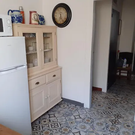 Vakantiehuis Beau Maison 3 Bedroom House With Private Garden *