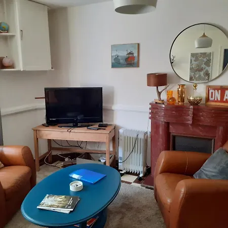Beau Maison 3 Bedroom House With Private Garden * Le Vigeant