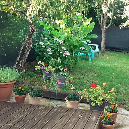 Vakantiehuis Beau Maison 3 Bedroom House With Private Garden Le Vigeant
